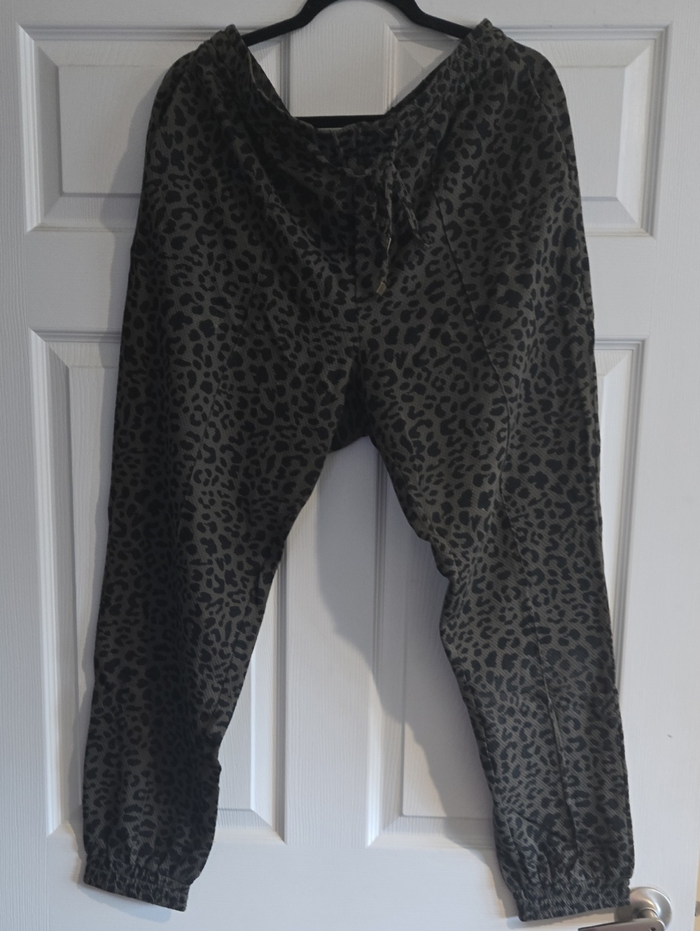 Women’s Leopard Print Jogger Pants - Olive Green